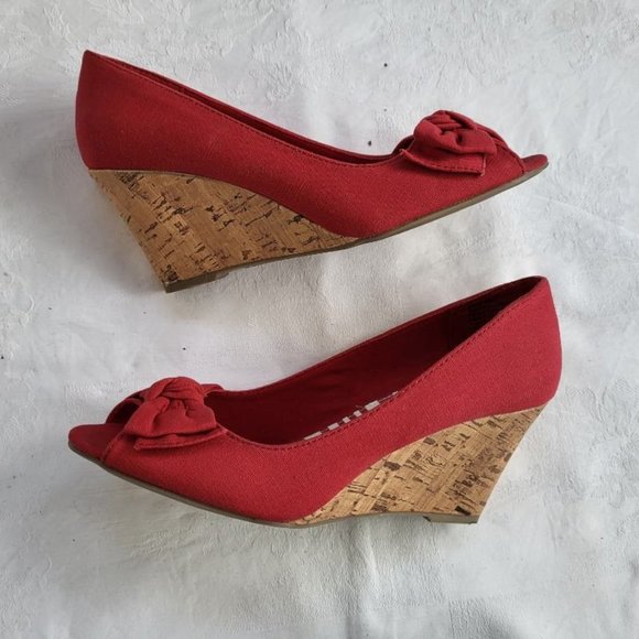 Red American Eagle Wedge peep toe sandals - Picture 2 of 5